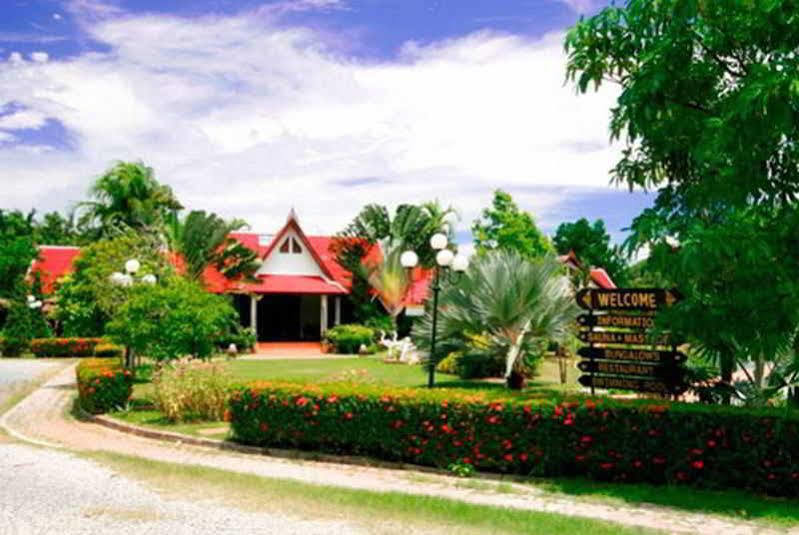 Vila Naiharn Garden *