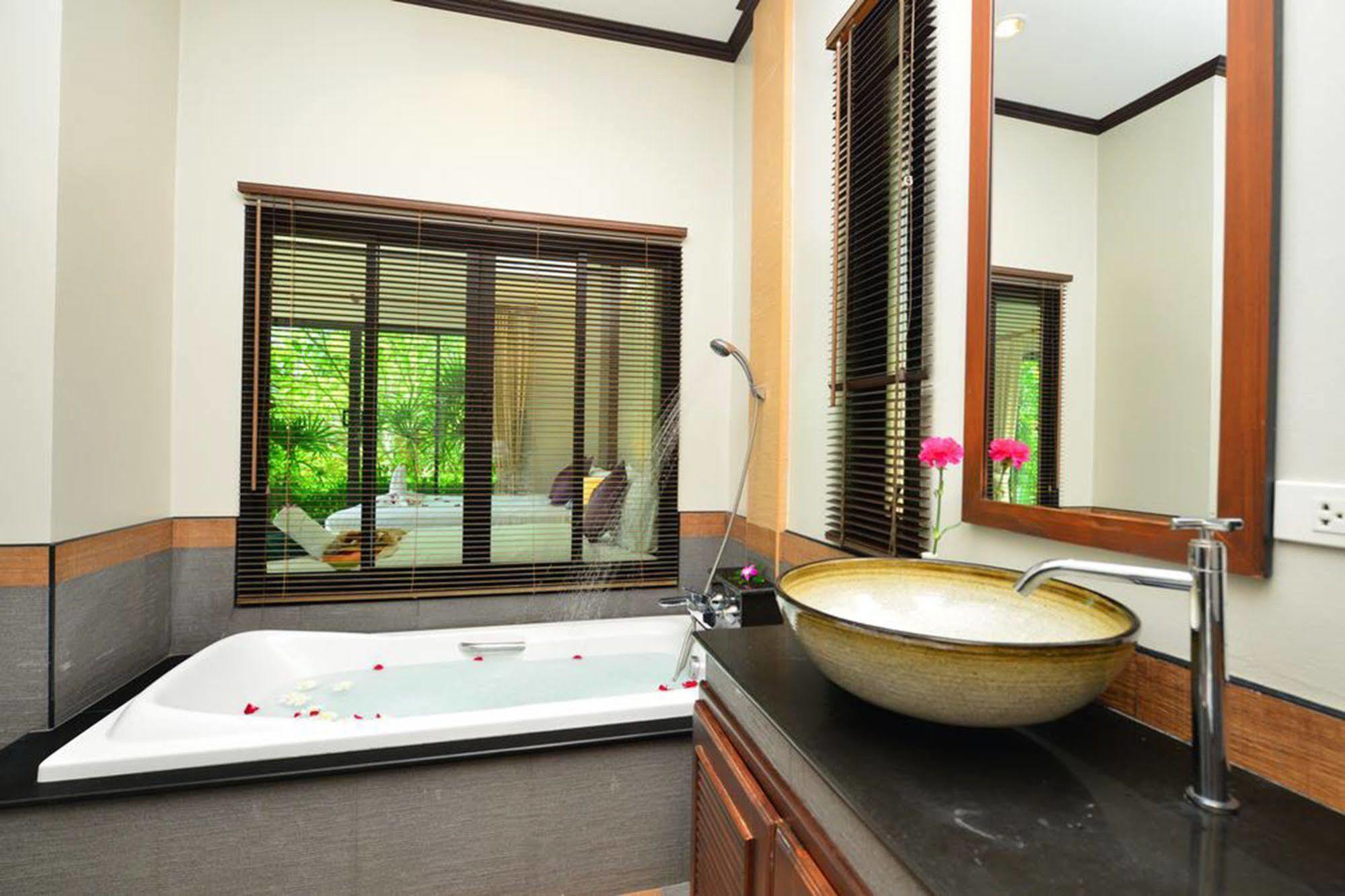 Vila Naiharn Garden Phuket